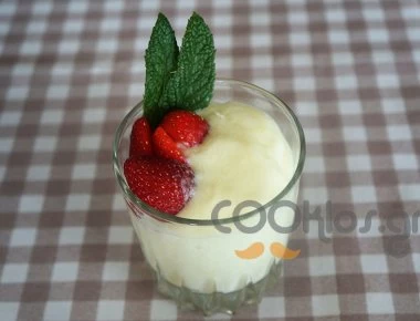 Η συνταγή της ημέρας: Δροσερό γιαουρτογλυκό με χαμηλά λιπαρά